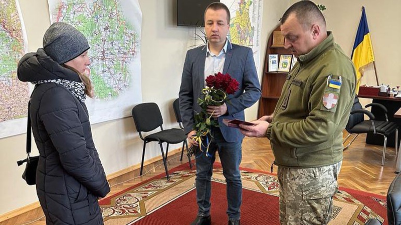 Зеленський посмертно відзначив медаллю полеглого у бою з окупантами волинянина Юрія Хвалька