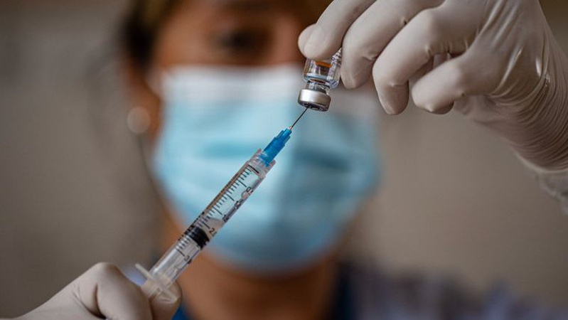 В Україні схвалили ще одну вакцину: коли стартує щеплення