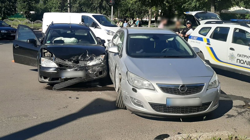 У Луцьку аварія: зіткнулися два автомобілі