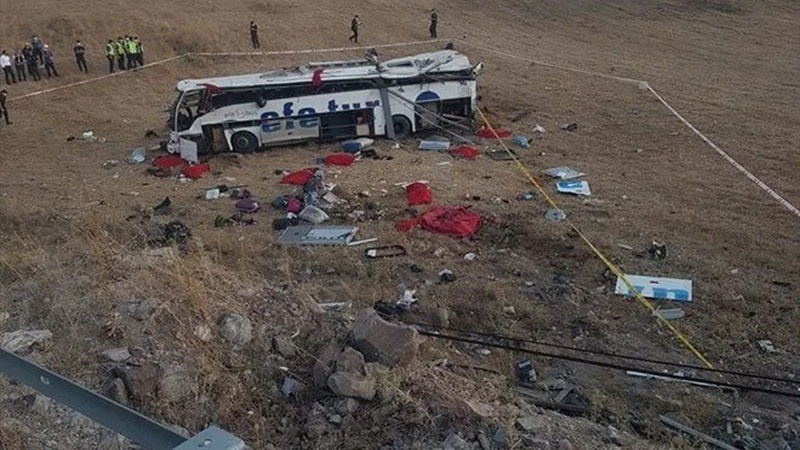 У Туреччині розбився пасажирський автобус: загинуло 15 людей. ФОТО