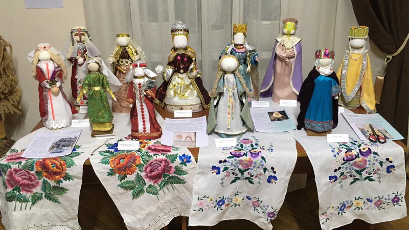 На Волині відкрили виставку ляльок-мотанок «Князівни та княгині»