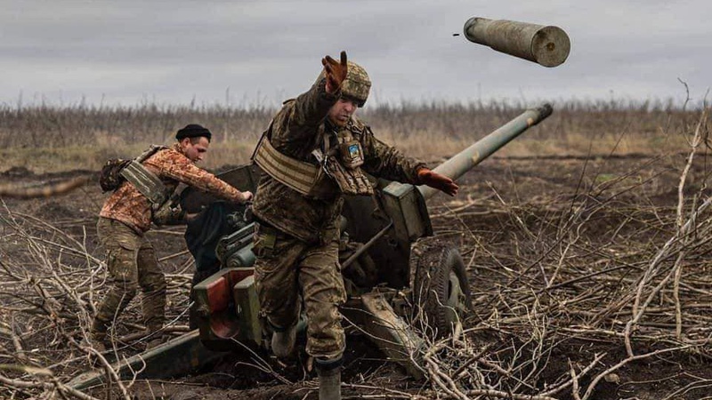 Українські воїни знищили 430 окупантів, гелікоптер, 4 артилерійські системи: бойові втрати ворога