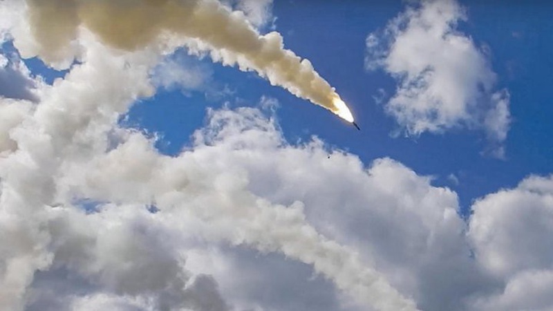 Окупанти завдали ракетного удару по Дніпру: перші подробиці