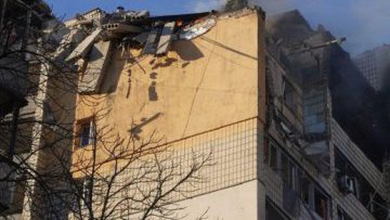 У Києві окупанти обстріляли житловий квартал у Подільському районі