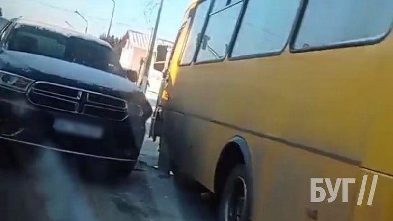 ДТП у Нововолинську: легковик зіткнувся з маршруткою