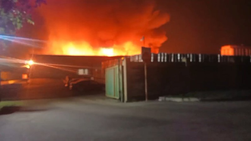 В окупованому Донецьку заявили про витік аміаку через вибух і пожежу на заводі