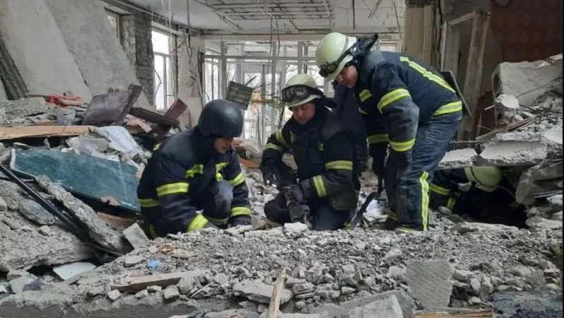 На Харківщині, під завалами знищеного окупантами будинку, знайшли тіла 44 загиблих цивільних