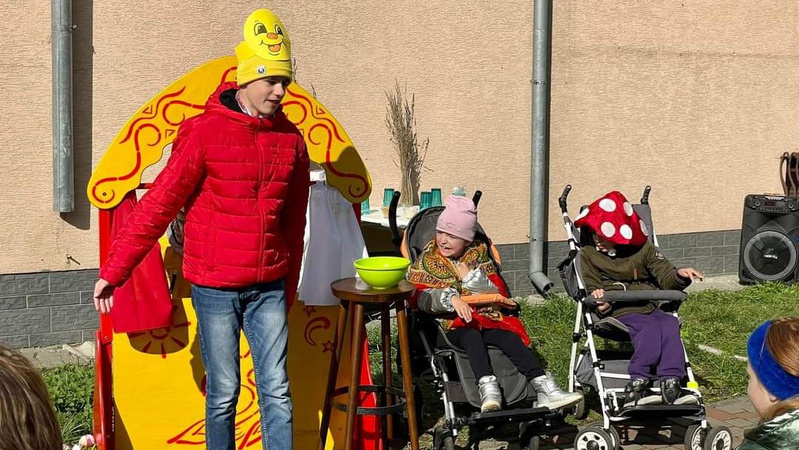 У Нововолинську діти з інвалідністю показали театралізовану виставу
