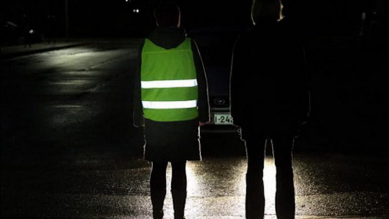Патрульні Волині за вечір оштрафували 16 пішоходів без світловідбивачів