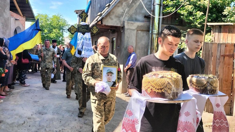 Рожищенська громада провела в останню земну дорогу загиблого земляка Євгена Куденьчука