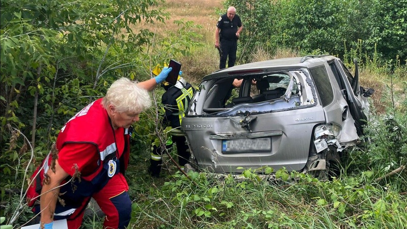 На Волині автомобіль злетів у кювет