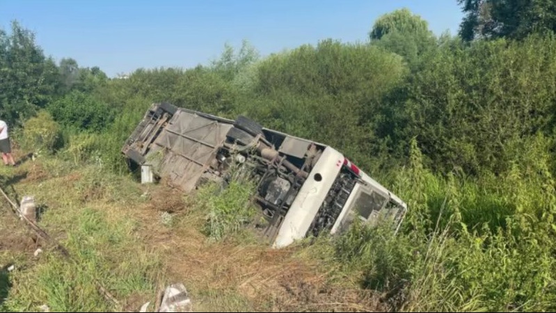 Автобус з 40 паломниками перекинувся на Тернопільщині