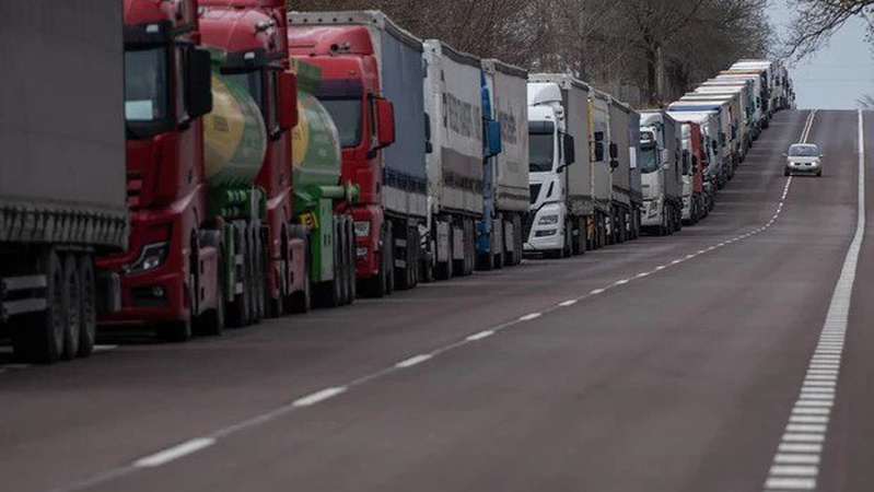 Понад місяць: у Польщі оцінили час очікування вантажівок на українсько-польському кордоні