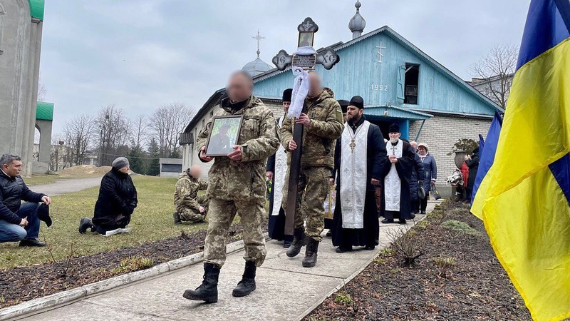 У Нововолинську попрощались з захисником Романом Бербегою.ФОТО