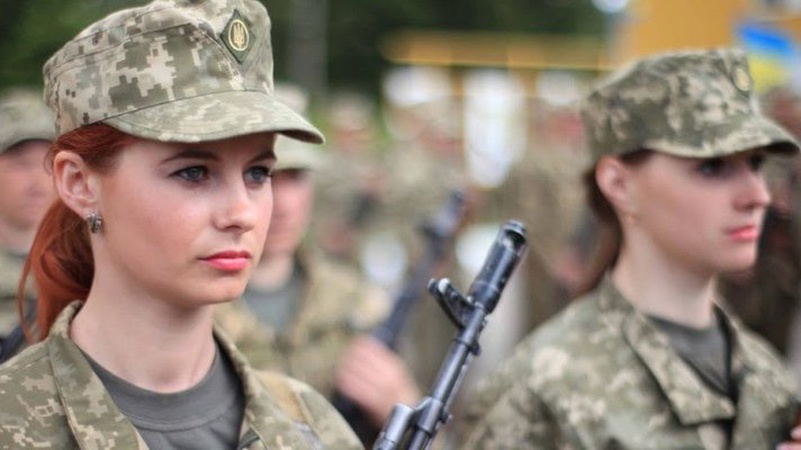 Міноборони скоротило перелік професій для жінок з обов’язковим військовим обліком