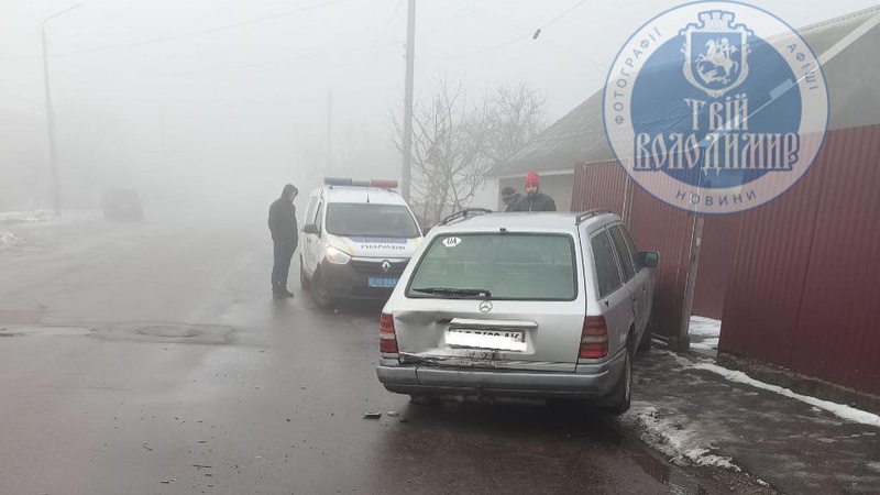 У Володимирі п’яний таксист в’їхав у автомобіль та втік
