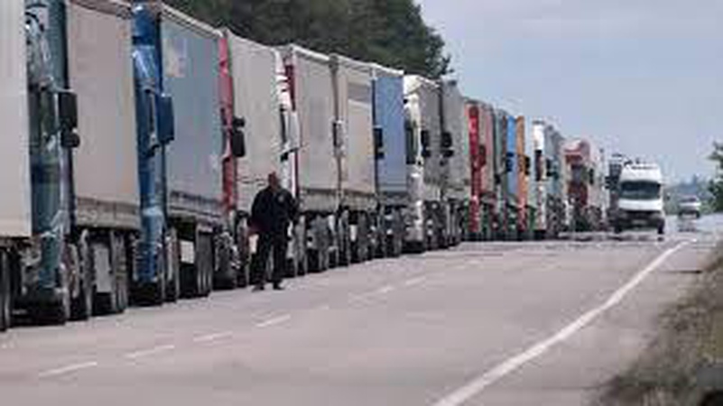 Рекорд: черга з вантажних автівок до пункту пропуску «Ягодин» сягає 45 кілометрів