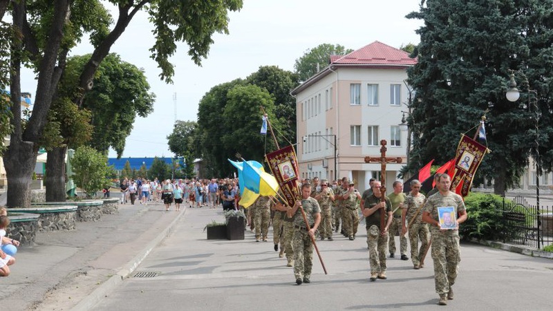 У рідних не стало сина, чоловіка та батька: на Волині поховали Героя Романа Гетьмана. ФОТО