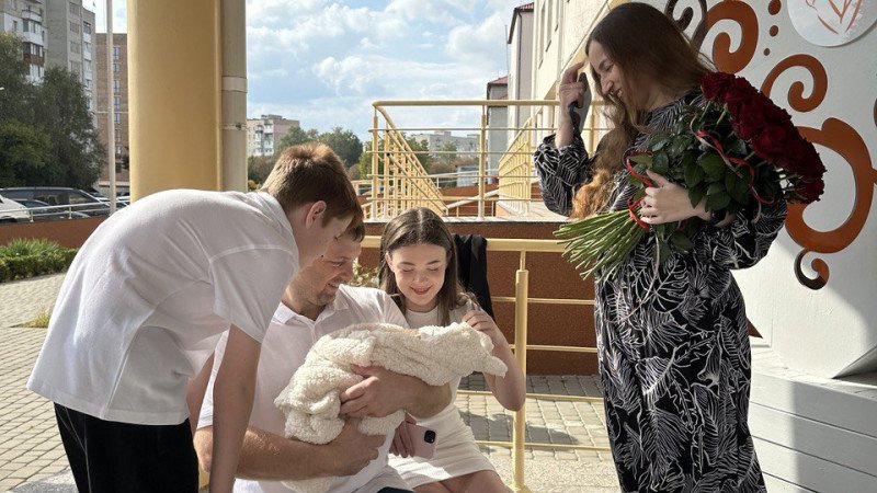 Волинські лікарі врятували вагітну жінку: у неї народилася здорова донечка