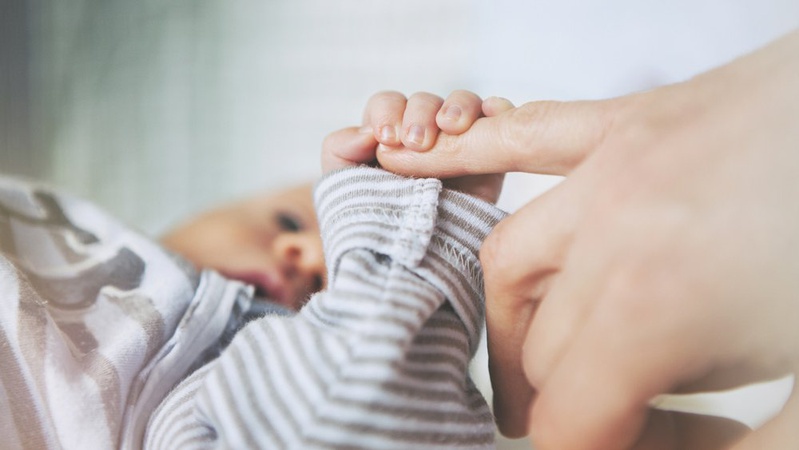 Волинян просять допомогти немовлятам, від яких відмовилась мама