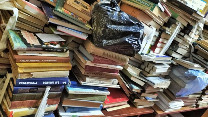 У луцькій бібліотеці зібрали ще пів тонни російських книг на макулатуру