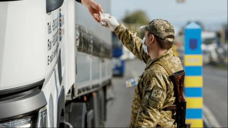 Яка роль працівників ТЦК на пунктах пропуску: прикордонники пояснили