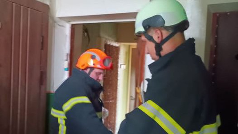 У Луцьку рятувальники допомогли жінці, яка опинилась у зачиненій квартирі