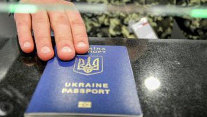 Заборона на виїзд з України держслужбовцям: на кордоні вже завернули двох чоловіків