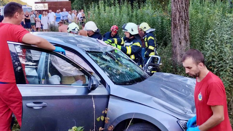 На Волині рятувальники деблокували водія з розтрощеного авто