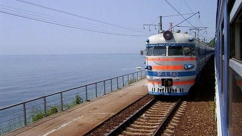 «Укрзалізниця» запустила два потяги до Азовського моря