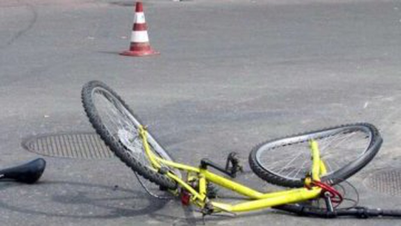 На Волині автомобіль збив велосипедиста: його госпіталізували до лікарні