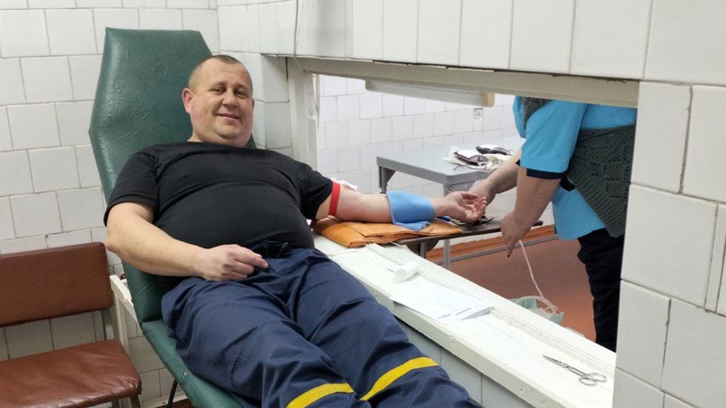 Володимирські рятувальники стали донорами крові. ФОТО