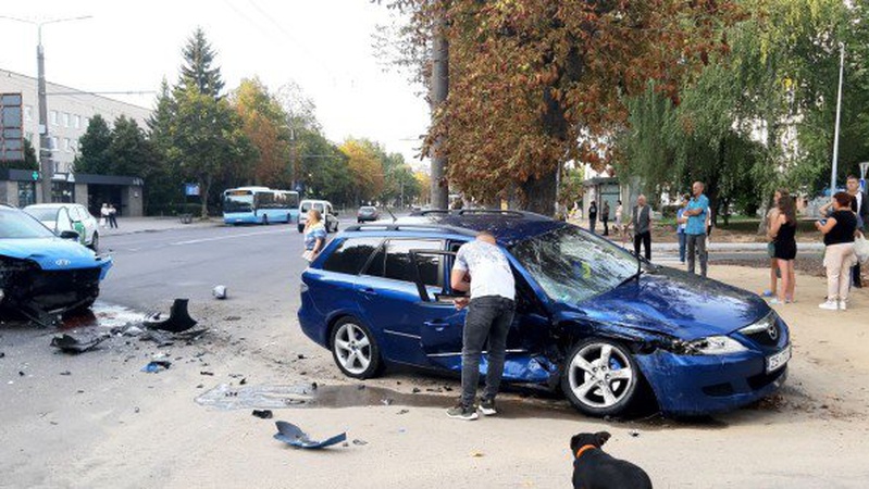 У Луцьку на Відродженні зіткнулися дві автівки – постраждав пасажир