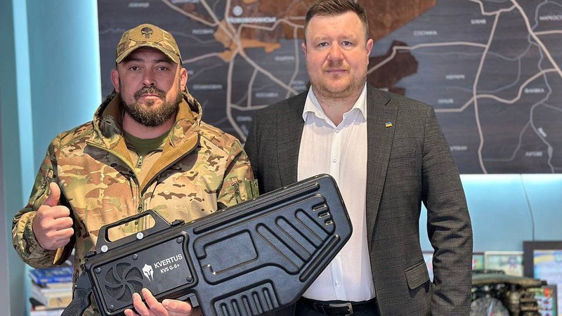 Нововолинська громада закупила антидронову рушницю для 100 бригади