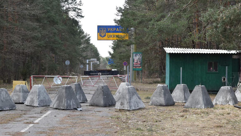 Протитанкові рови і бетонні паркани: як на Волині укріплюють кордон з білоруссю. ФОТО