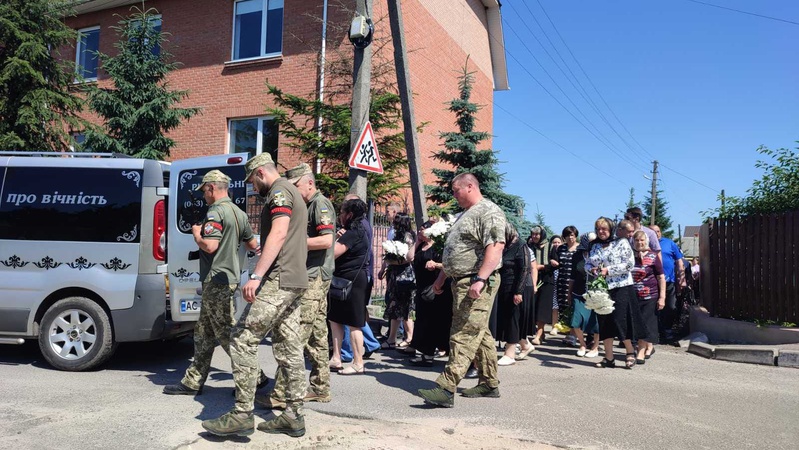 У громаді на Волині провели в останню дорогу полеглого Героя. ФОТО