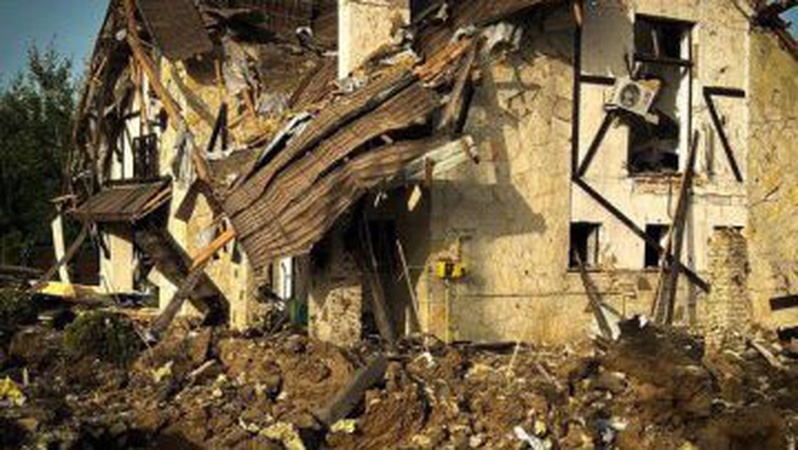 Вночі росія атакувала ракетами: на Київщині уламки зруйнували житлові будинки