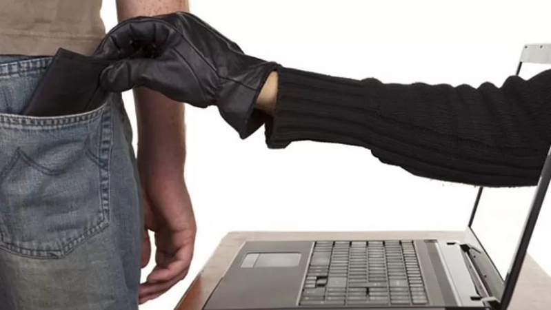 Як не стати жертвою онлайн-шахрайства: поліція назвала основні правила