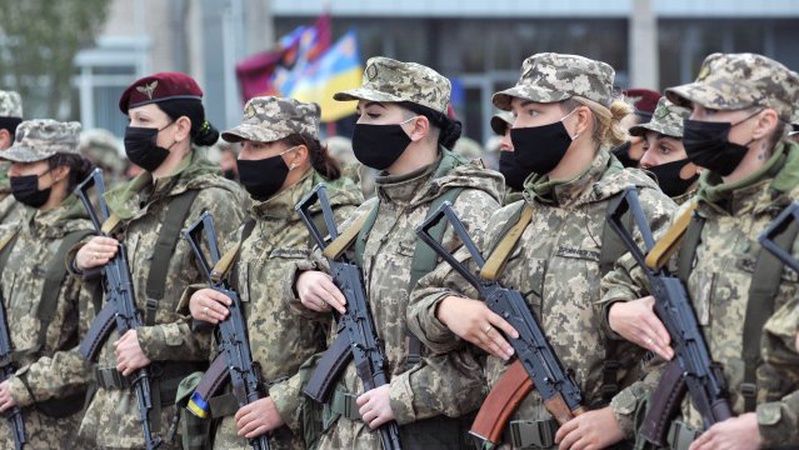 В Україні жінок братимуть на військовий облік лише за їхньою згодою