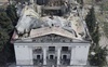 Маріуполь: окупанти заливають бетоном тіла загиблих у Драмтеатрі