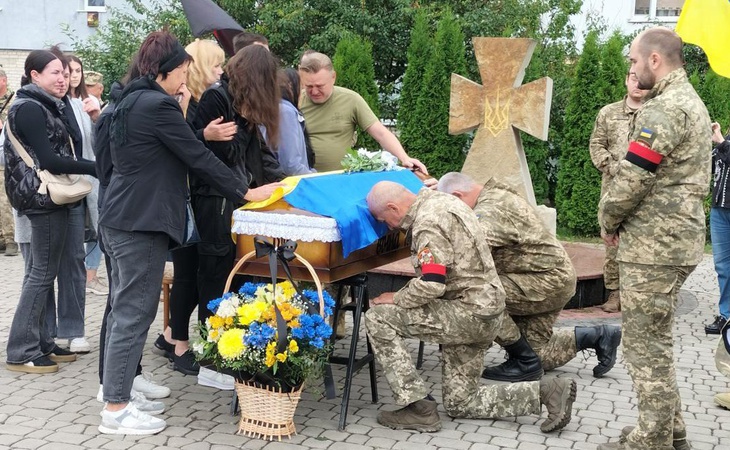 Двічі добровільно підіймався на захист України: у Рожищі попрощалися з Героєм Павлом Хоменським