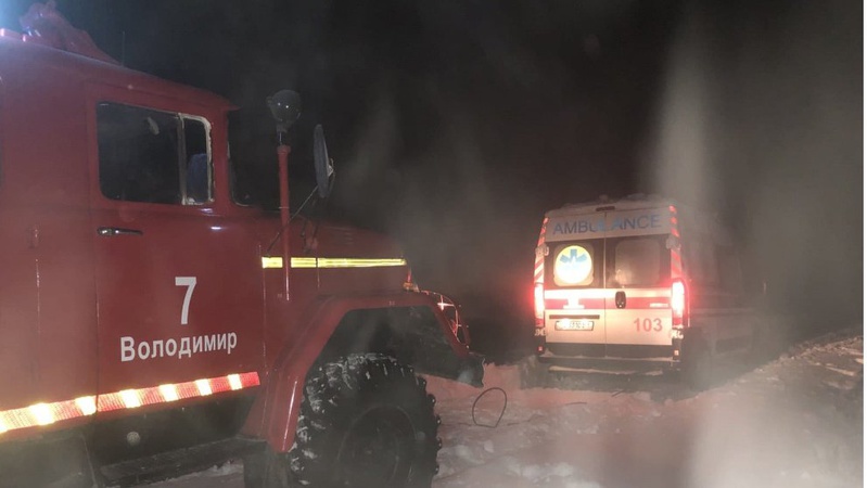 На Волині «швидка», яка їхала на виклик, застрягла в заметах