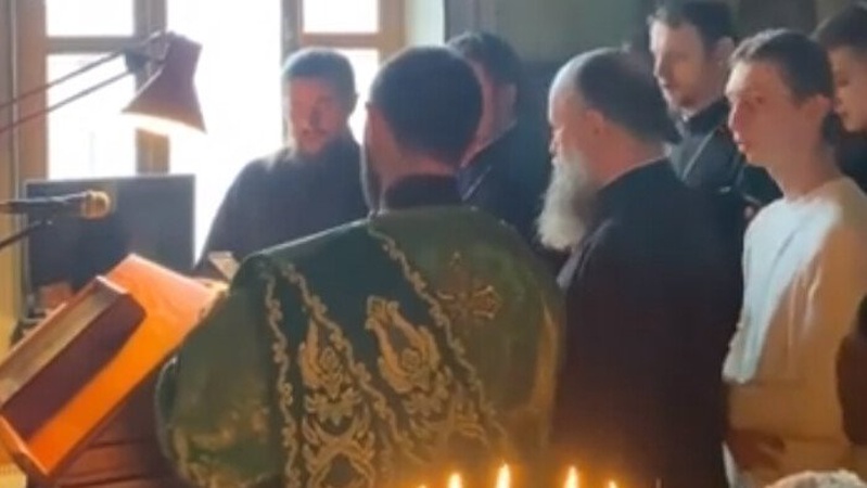 «Батько наш Онуфрій, УПЦ нам мати»: московська церква переспівала пісню про Бандеру