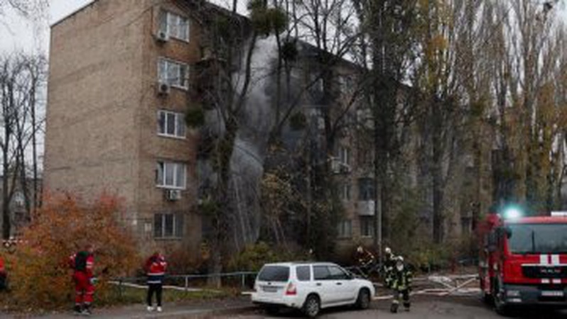 У Києві на місці влучання ракети в будинок виявили тіло загиблого