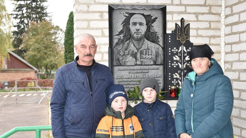 У селі на Волині відкрили меморіальну дошку загиблому в російсько-українській війні офіцеру ЗСУ