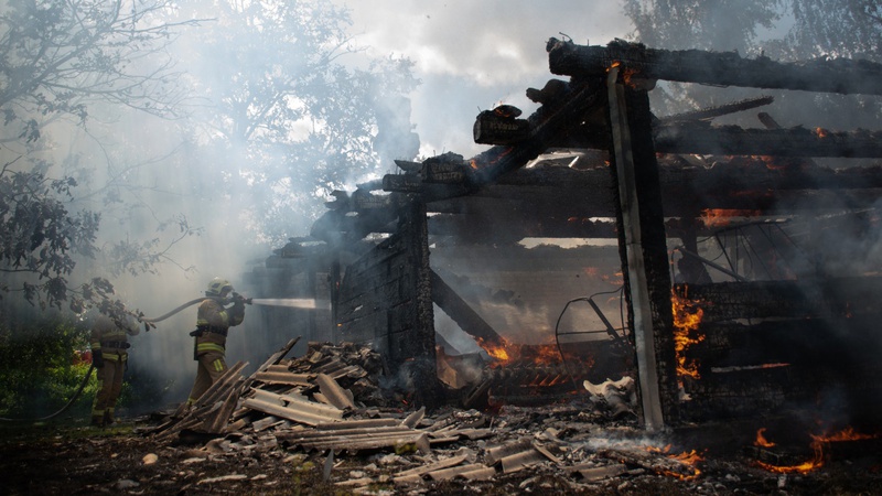 У Луцькому районі рятувальники ліквідували пожежу в дерев’яній літній кухні. ФОТО