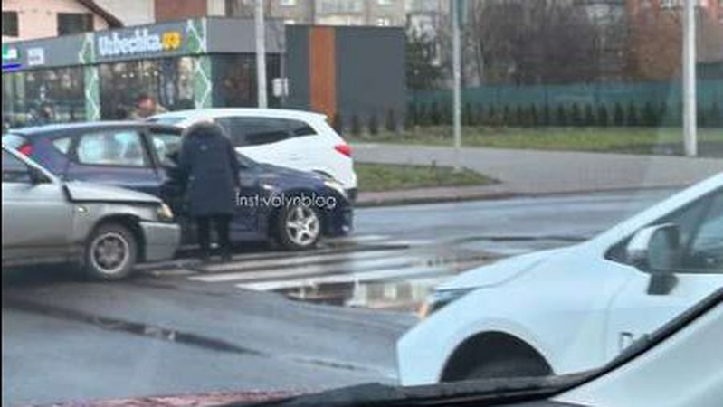 У Луцьку на Конякіна – ДТП: зіткнулися три автомобілі