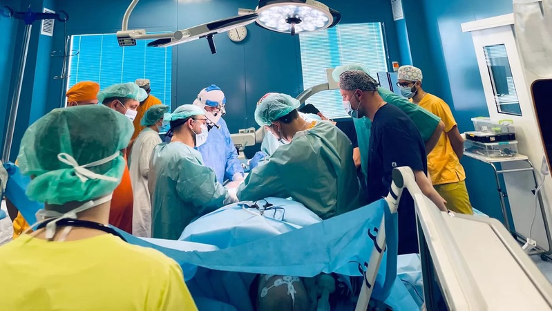 У Львові провели рідкісну операцію - пацієнтці з раком кісток пришили ногу задом наперед