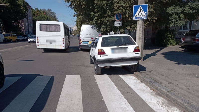 ДТП у Луцьку: на «зебрі» під колеса автівки потрапила 22-річна дівчина