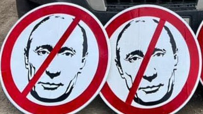 «Окупантам рух заборонено»: Укравтодор встановлює нові знаки. ФОТО